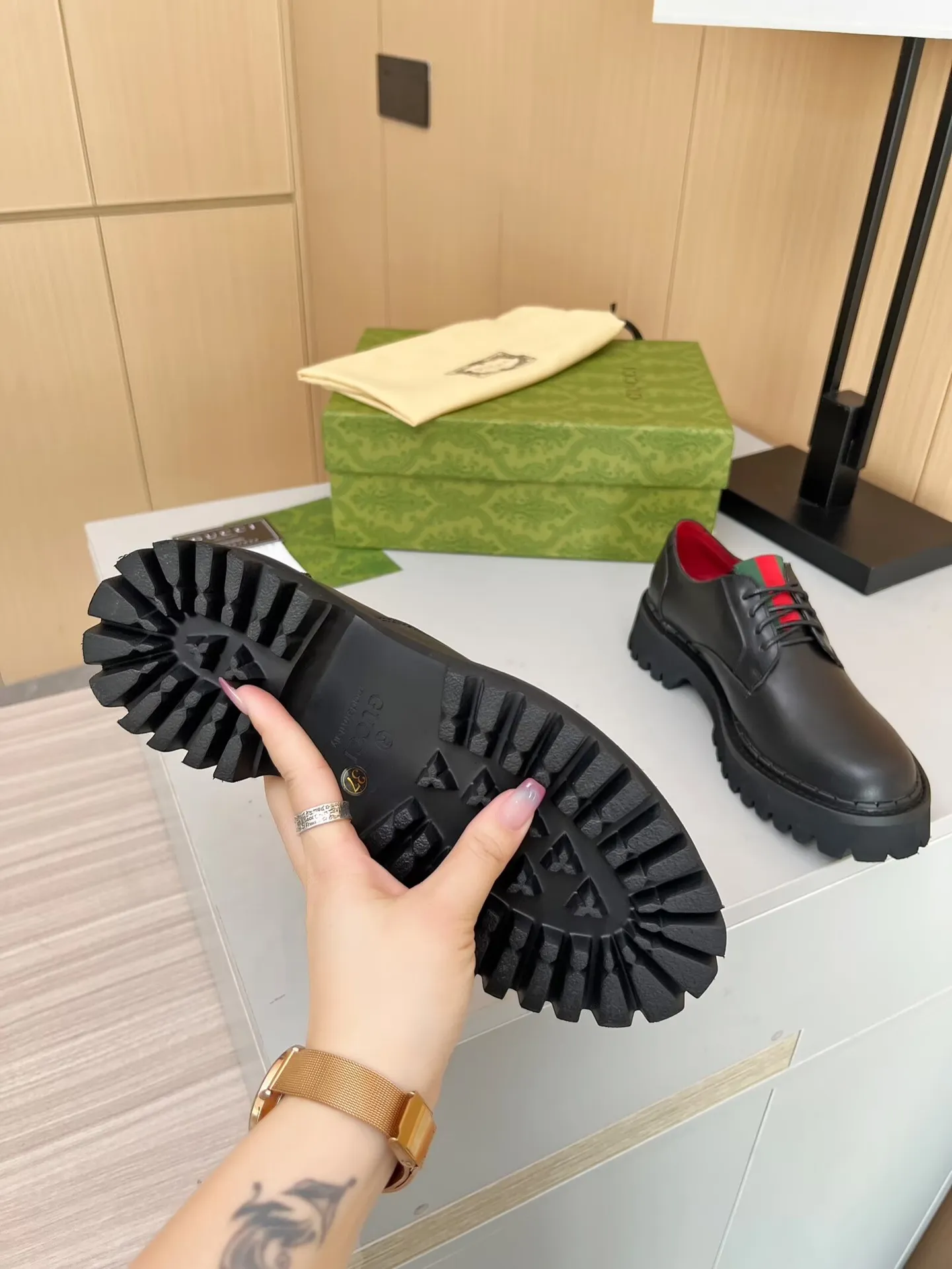 👟👟Ex-factory price 480👟👟 The latest Gucci GUCCI loafers at the counter. They are mainly matched with various styles of trendy clothes to highlight their fashion. ✅ A must-have recommended ➡️ Especially easy to put on and take off. Fabric: cowhide, open edge beads. Inner/foot pads: cow lining. Color: black. Size: 34-41 (34, 41 need to be customized). Heel height: 5cm. Outsole: Foam outsole material ✅ Equipped with cloth bag and card